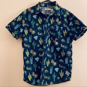 Short sleeve casual button down shirt